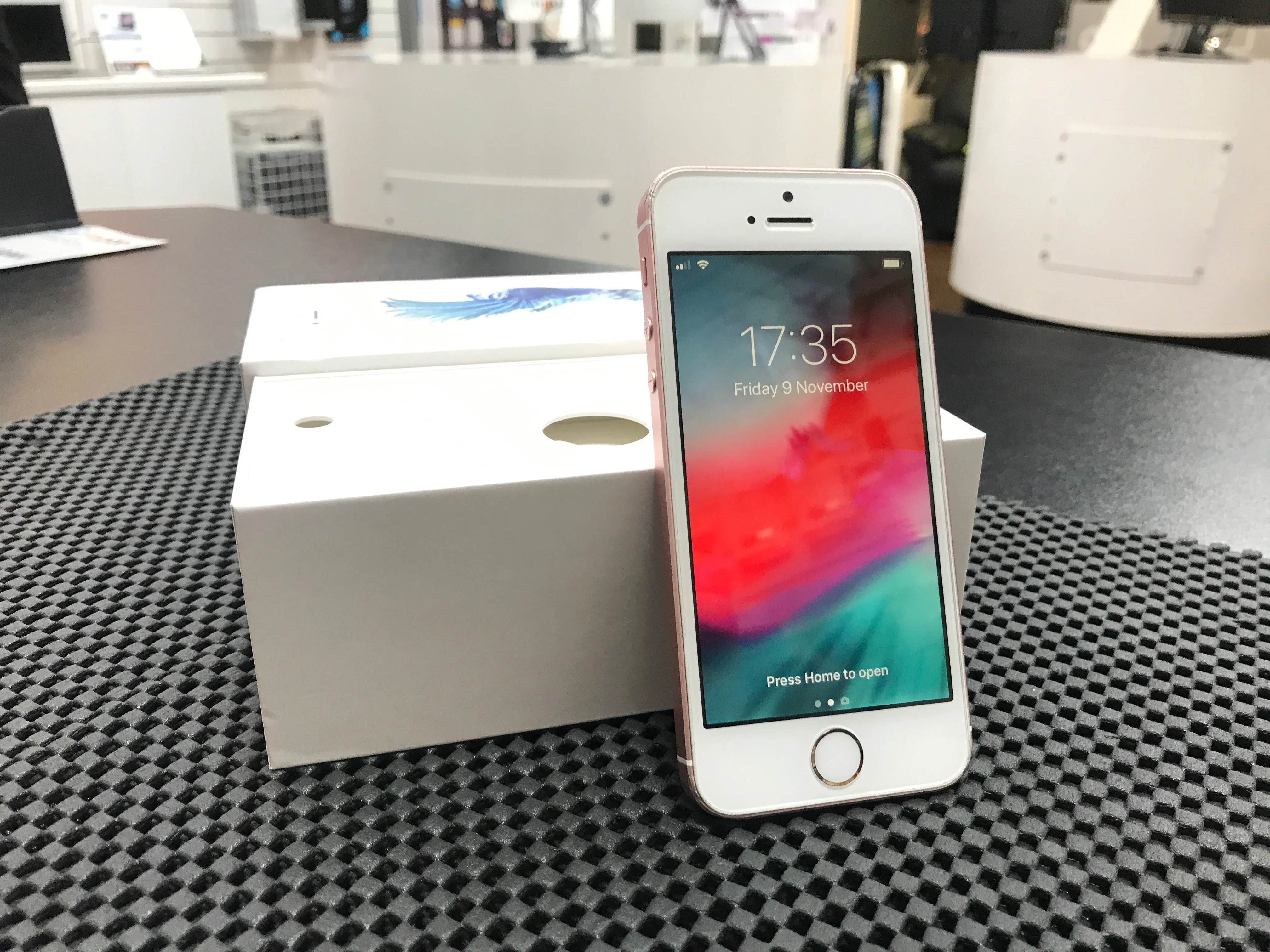 iPhone SE 64GB Unlocked